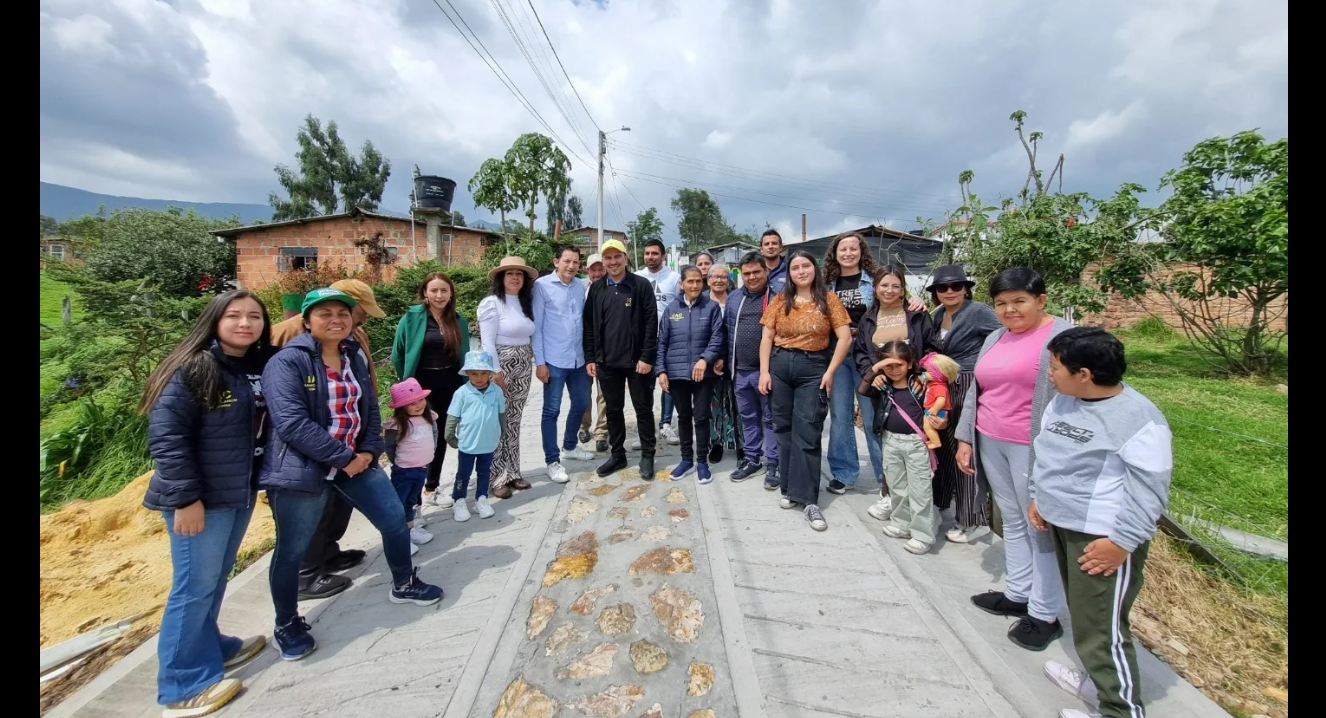 Inaugurada la placa huella en la vereda Barro Blanco