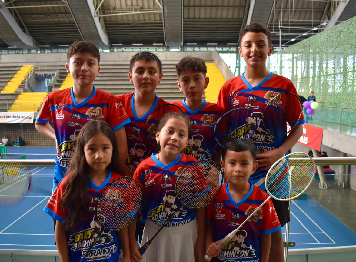 Deportistas de Chía brillan en el Festival de Festivales de bádminton