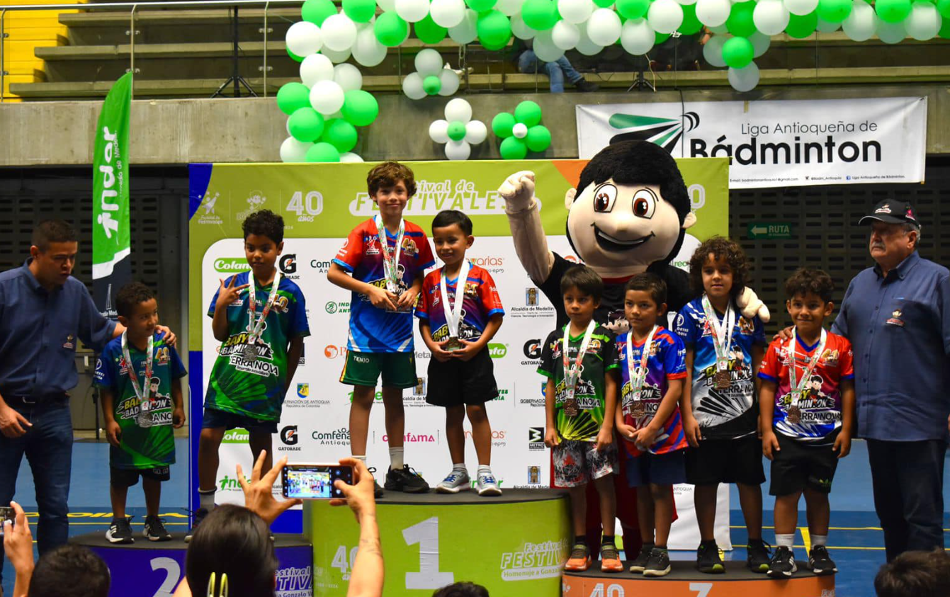 Delegación de bádminton de Chía destaca con 13 medallas en el Festival de Festivales