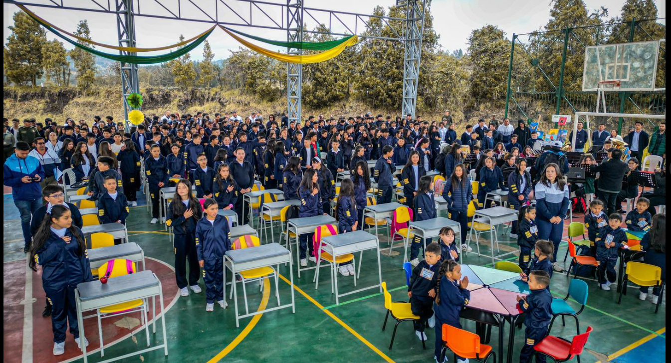 Inicia el |Año Escolar| 2025 en la IED Ricardo González con programas para fortalecer la |educación| en Subachoque