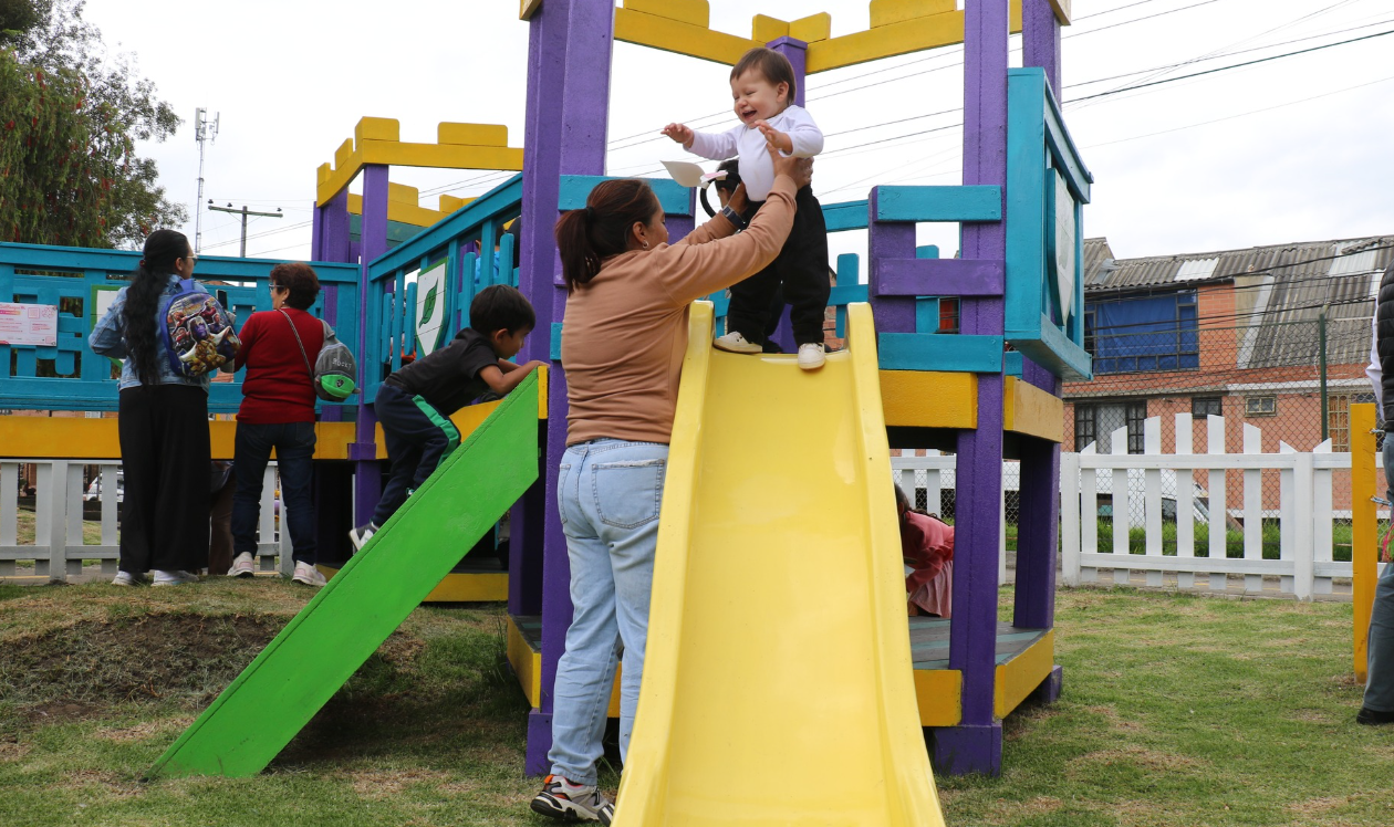 |Tocancipá| inaugura parque infantil con |material reciclado|