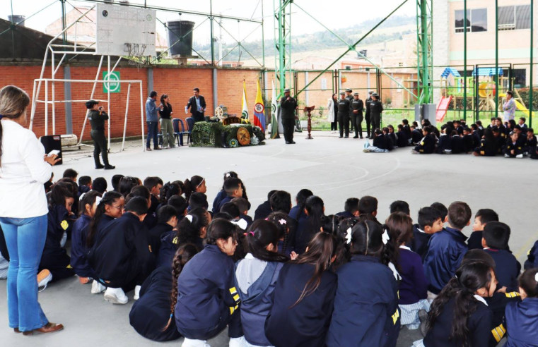 Lanzan |cartilla DREAN| para fomentar la educación ambiental en |Cundinamarca|