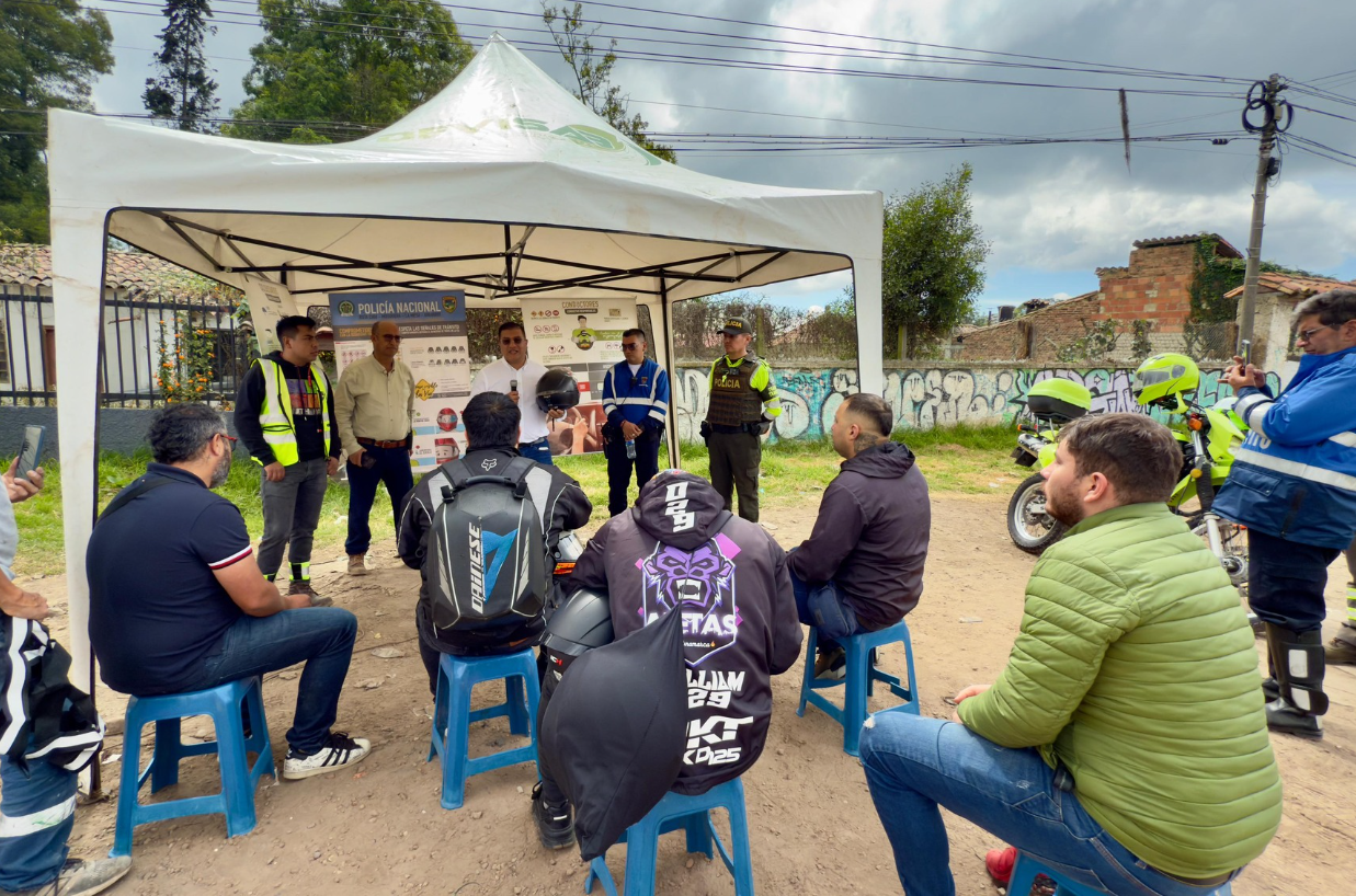 Campaña de |seguridad vial| para motociclistas y ciclistas en el corredor |Cota-Chía|