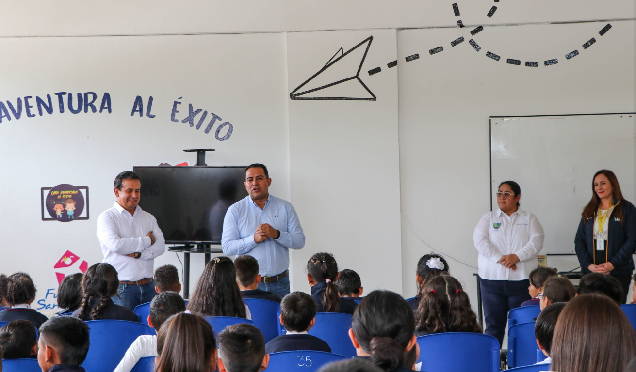 Entrega de kits escolares fortalece la educación en la Institución Educativa Camilo Torres en |Tabio|