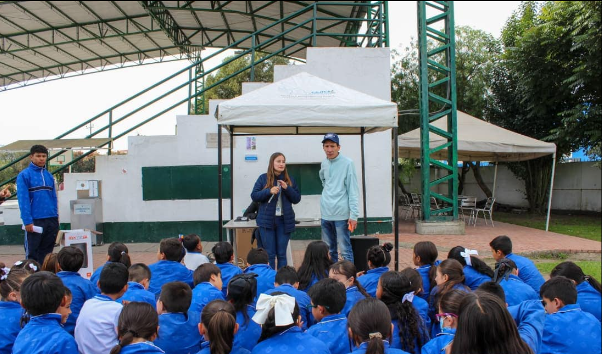 |Estudiantes| de la IED |Pompilio Martínez| participaron en el Festival de la |Democracia|