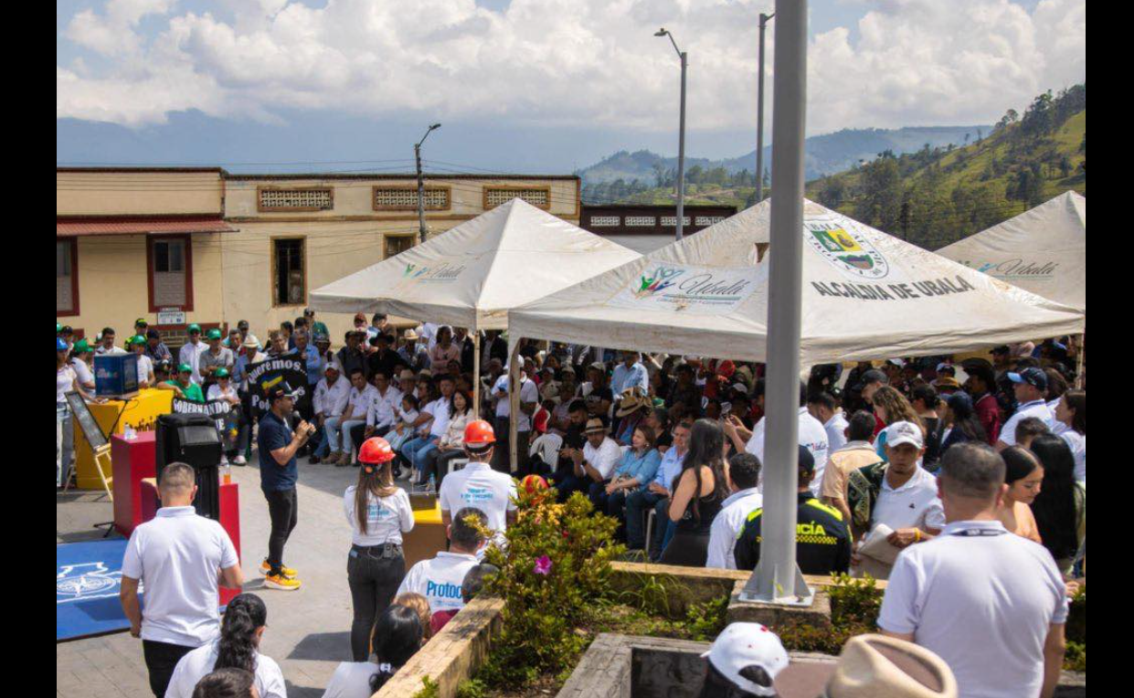 Gobernador de |Cundinamarca| firma convenios para el desarrollo integral de |Ubalá|