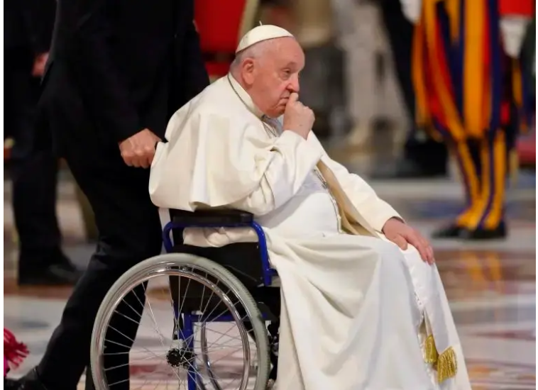 El |papa Francisco| agradece a los fieles sus oraciones tras 17 días |hospitalizado|