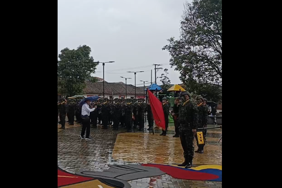 Juramentación a la bandera del Cuarto Contingente en |Gachancipá| + Video