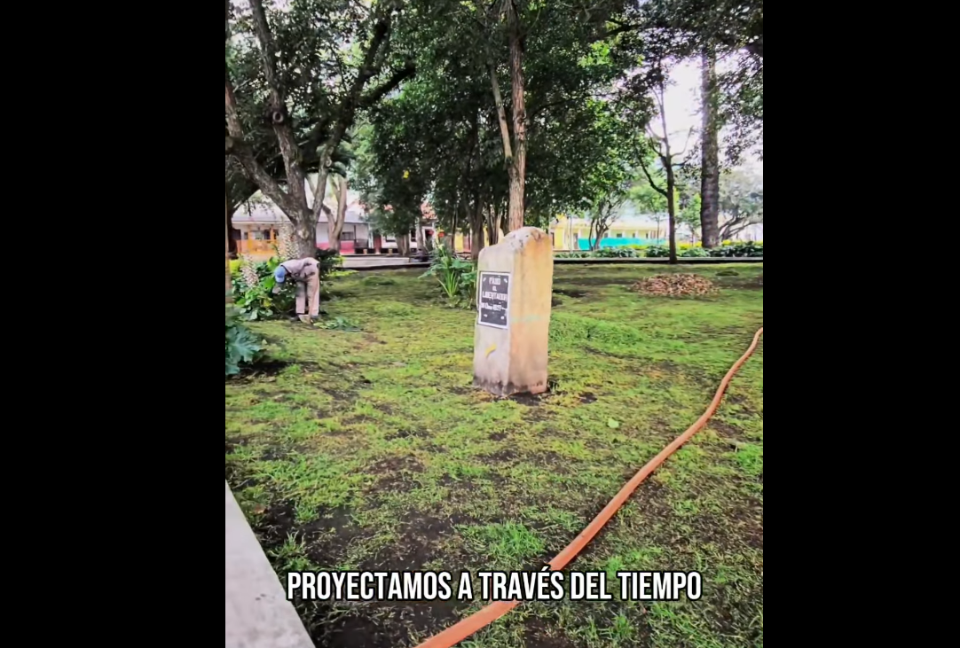 Continúan los trabajos de embellecimiento en el Parque Principal de |Tenjo| + Video