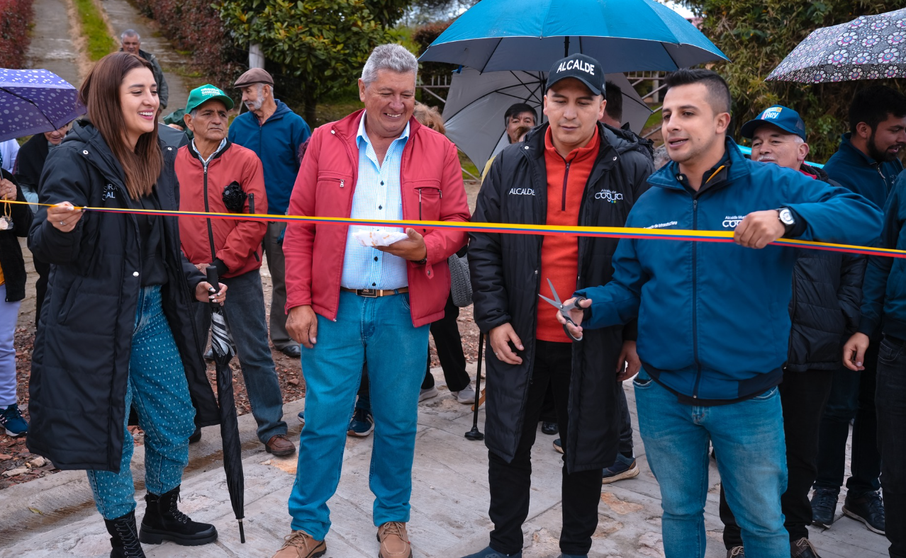 Entrega de |placa huella| en la vereda La Chapa mejora la |movilidad| en |Cogua|