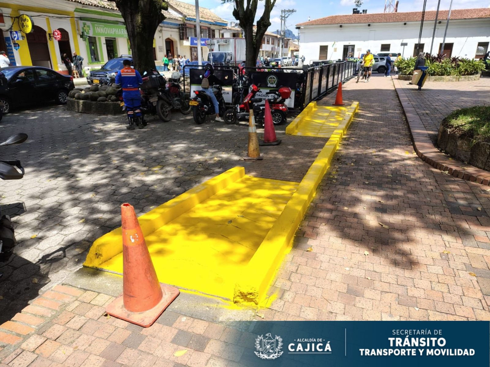 |Cajicá| mejora la accesibilidad con demarcación de rampas en el |Parque Principal|