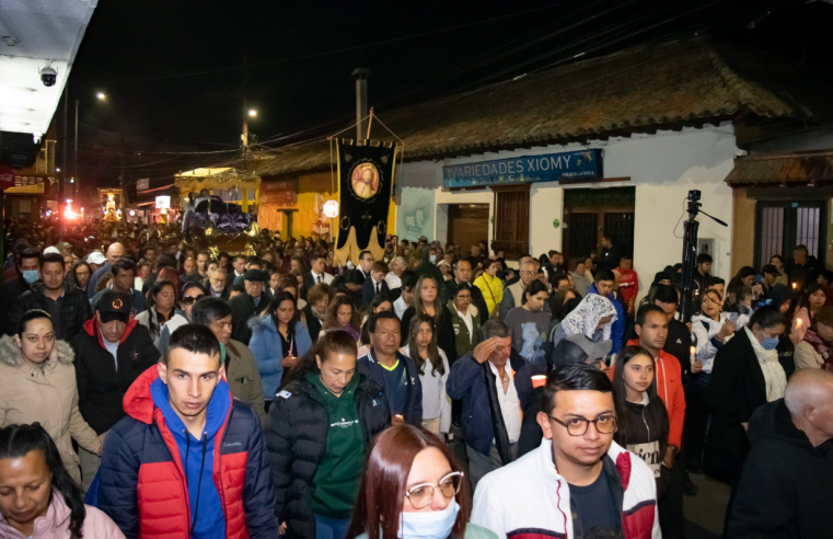 |Chía| reafirma su fe con multitudinaria |Procesión del Santo Sepulcro|