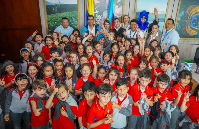 Estudiantes de primaria visitan la |Gobernación de Cundinamarca| para aprender sobre energía solar y sostenibilidad