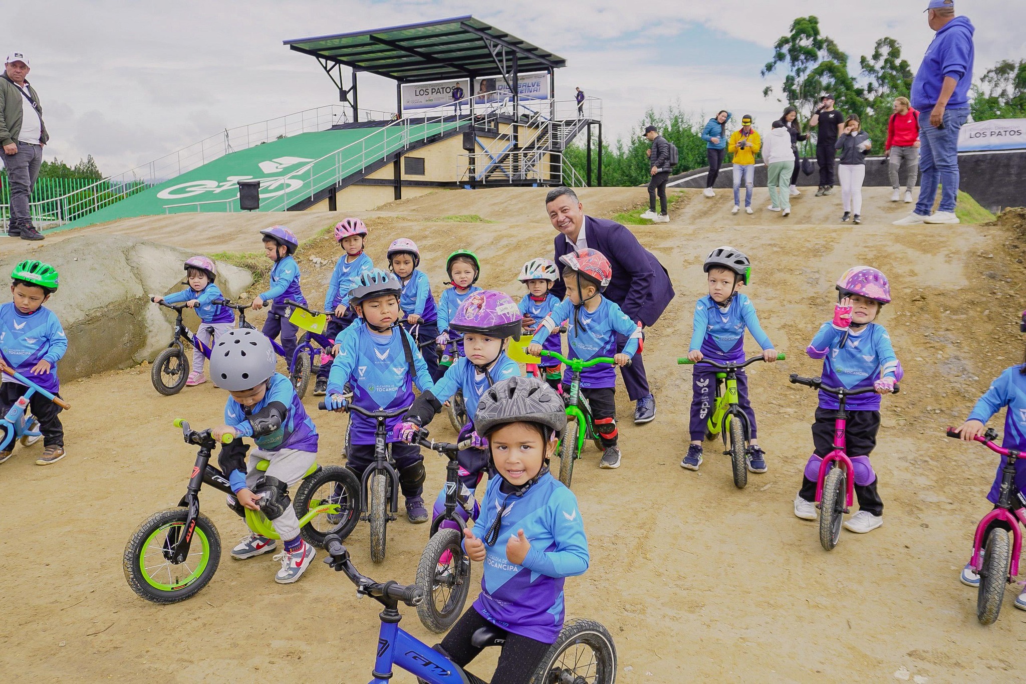 |Tocancipá| celebró la inauguración de su |pista de BMX| con la presencia de |Mariana Pajón|
