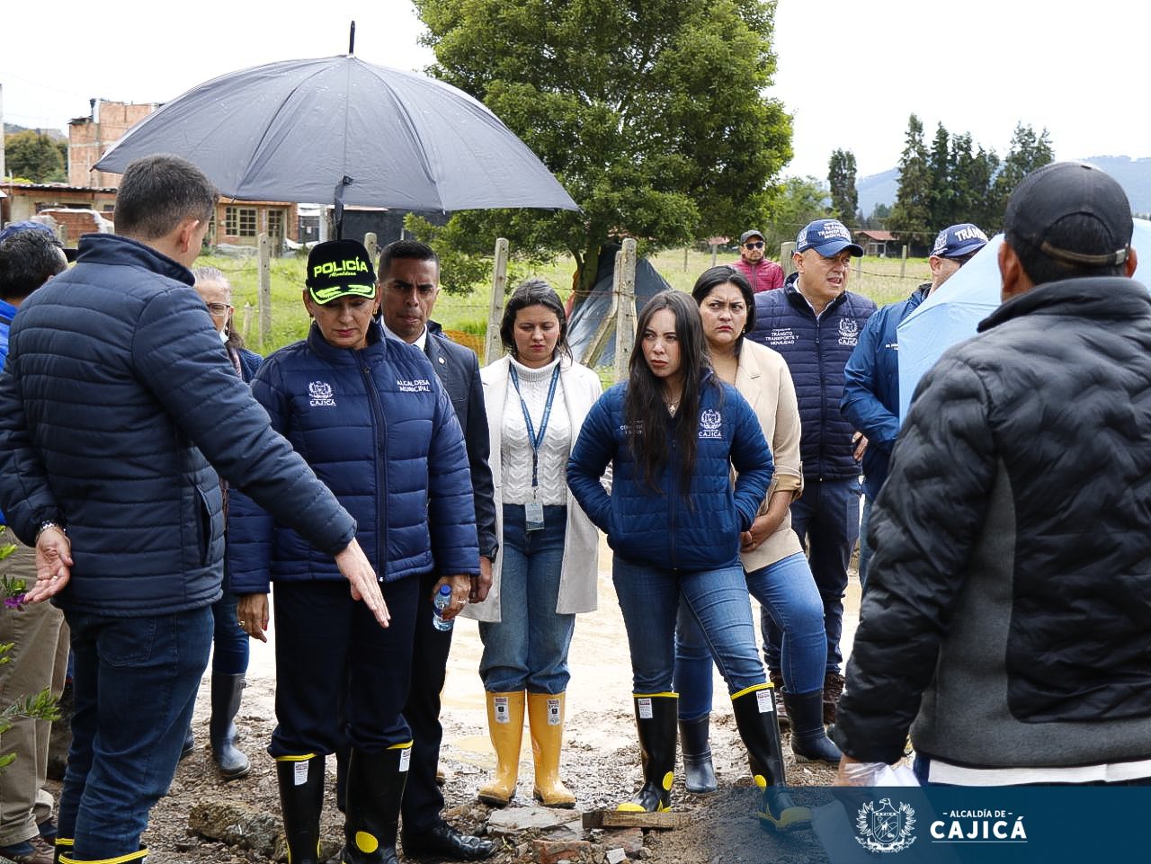 Autoridades inspeccionan avances y dificultades en obra vial del sector El Gacho en |Cajicá|