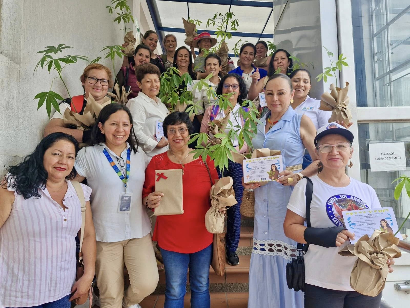 |Mujeres| del Gualivá son reconocidas por su |liderazgo ambiental| y compromiso con la |economía circular|