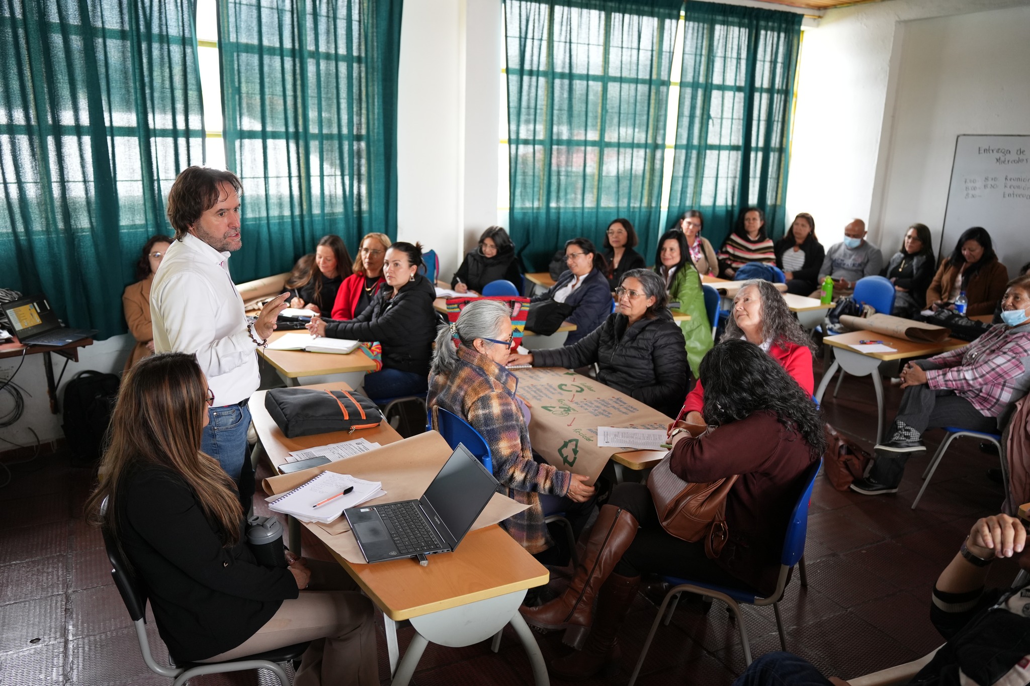 |Cogua| fortalece la |salud mental| docente con talleres en |instituciones educativas|