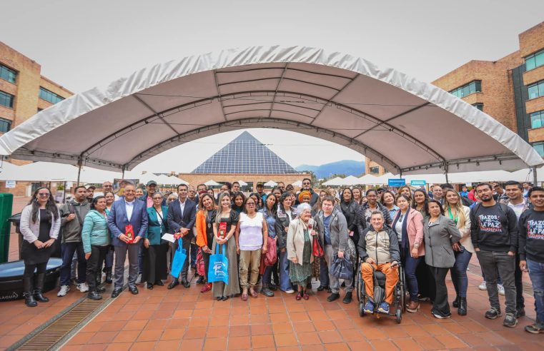 |Entrega de insumos| y acompañamiento a 25 organizaciones sociales para impulsar |emprendimientos| y la reconciliación