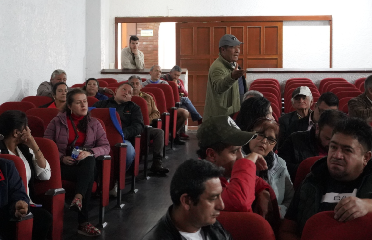 |Cogua| socializa decretos sobre |movilidad|, horarios y zonas de cargue con comerciantes del municipio