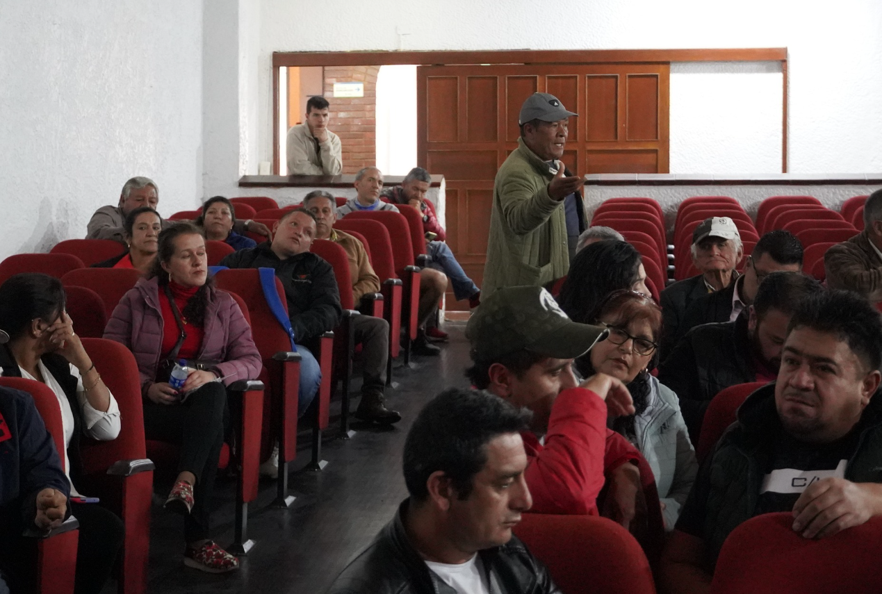 |Cogua| socializa decretos sobre |movilidad|, horarios y zonas de cargue con comerciantes del municipio