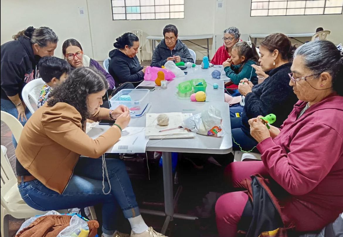|Arte| y |emprendimiento| en las veredas de |Sopó| con el programa |Amigurumi|