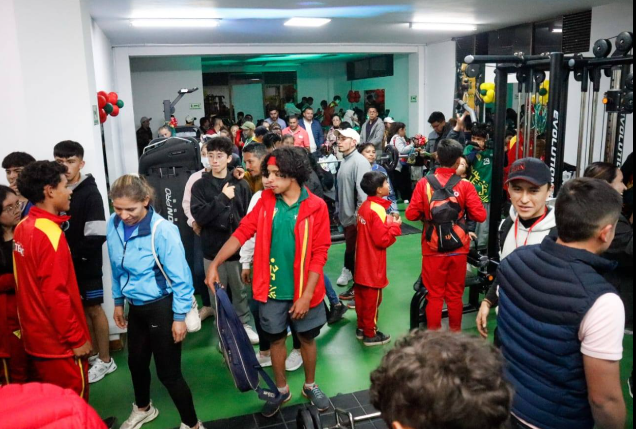 |Tenjo| inaugura gimnasio municipal con moderna |dotación deportiva|