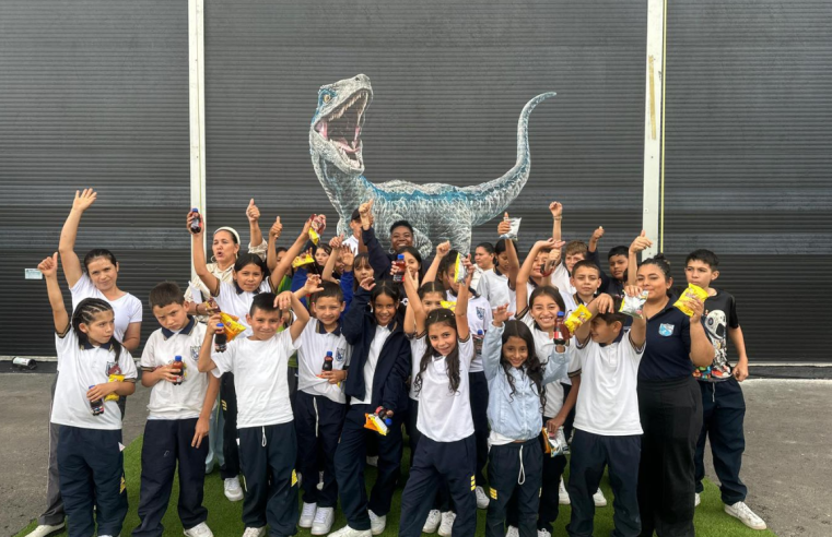 Más de 5.000 niños de |Cundinamarca| disfrutan de la experiencia |Jurassic World|