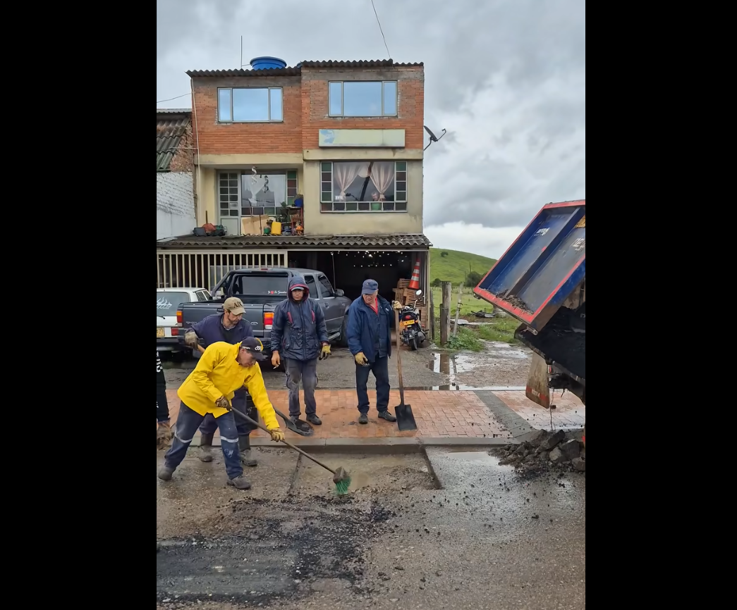 Continúan los trabajos de |mantenimiento vial| en |Cogua| + Video
