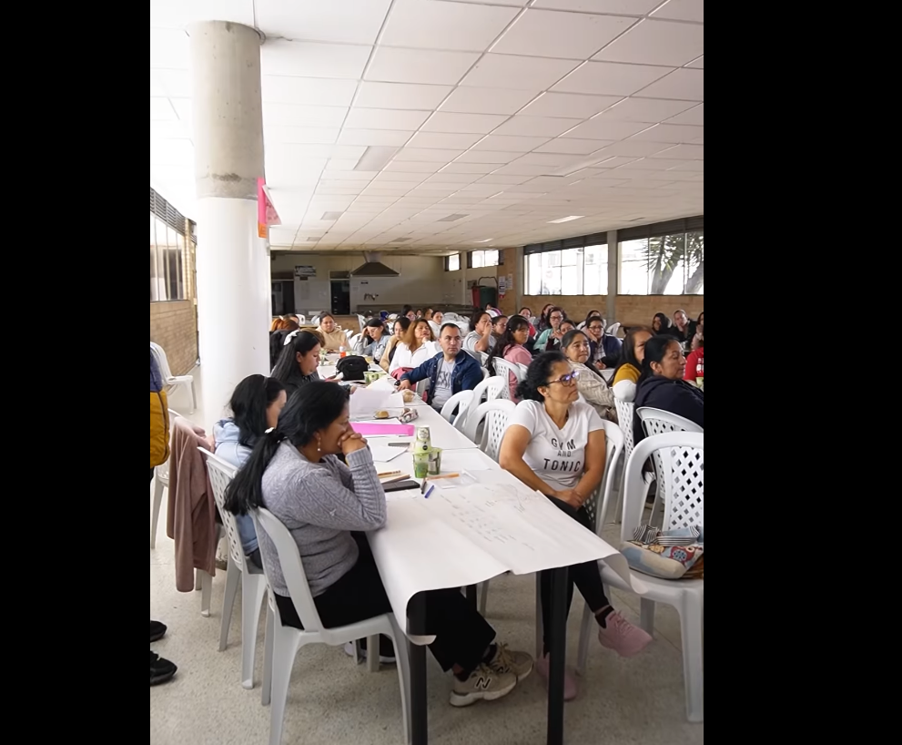 |Capacitan a ecónomas del PAE| para fortalecer la calidad del servicio en las |instituciones educativas| + Video