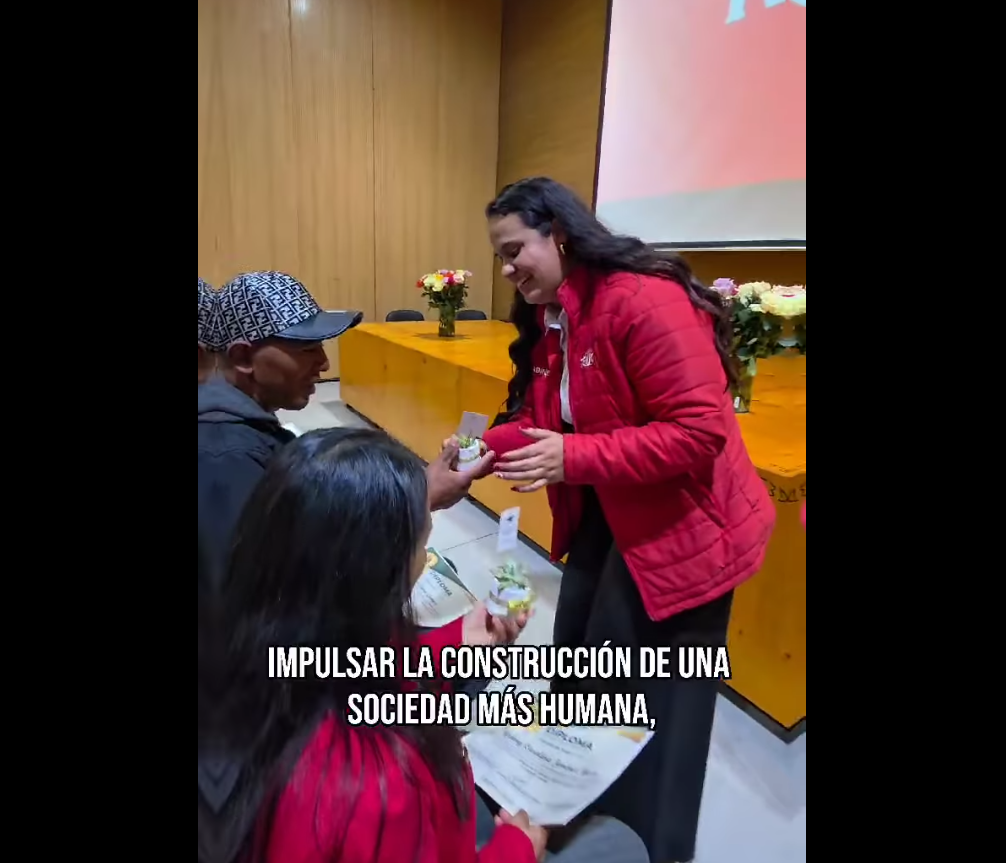 |Reconocimiento a cuidadores| y personas con discapacidad tras culminación de curso de |autocuidado| + Video