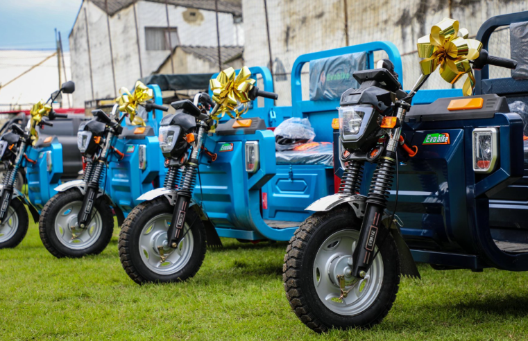 |Chía| reconoce a los recuperadores ambientales con la entrega de |motocargueros eléctricos|