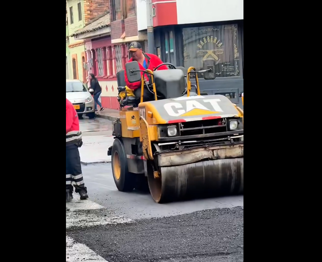 Continúan las obras de recuperación en la carrera 11, una vía clave para la |movilidad municipal| en |Zipaquirá| + Video