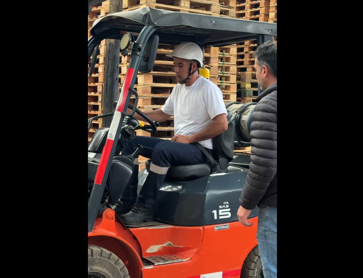 Aprendices del |SENA| fortalecen sus habilidades con prácticas en manejo de montacargas en |Cogua| + Video