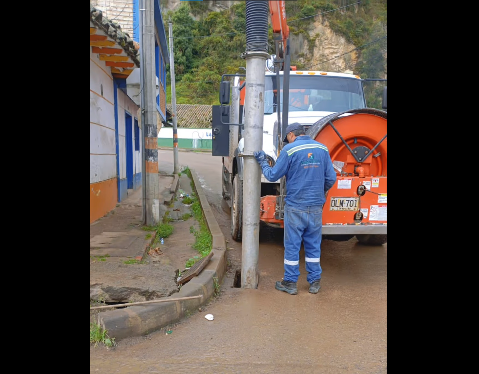 |Nemocón| refuerza limpieza del alcantarillado para prevenir |emergencias por lluvias| + Video