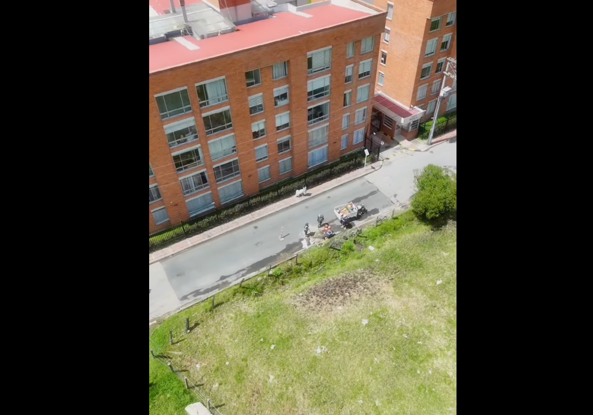 Renuevan la vía en el |barrio Las Villas|, en el sector de Calle 6 con Carrera 27 en el municipio de |Zipaquirá| + Video