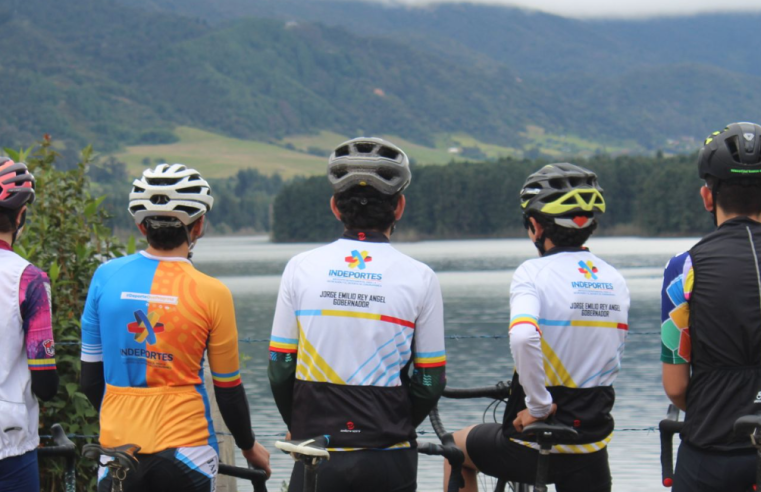 Ciclistas recorrieron la sabana hasta el |Embalse del Neusa| en la Ruta Larga de julio