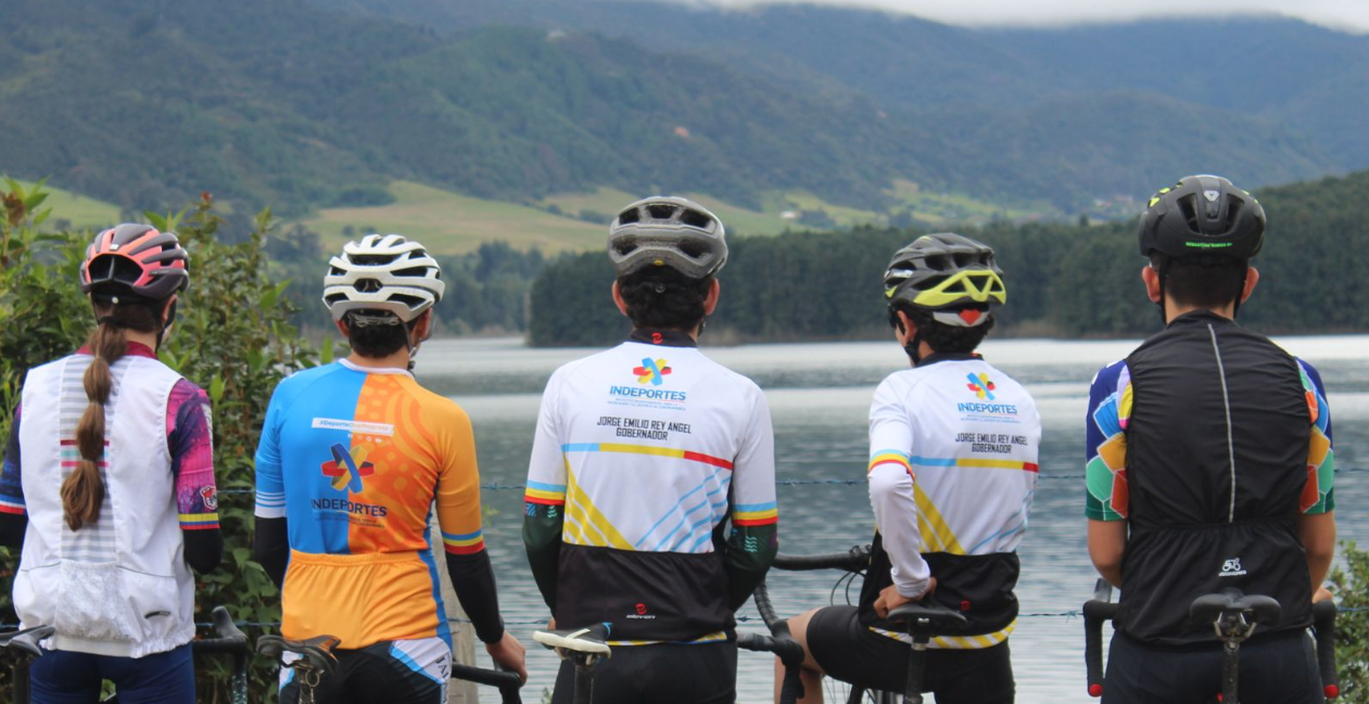 Ciclistas recorrieron la sabana hasta el |Embalse del Neusa| en la Ruta Larga de julio
