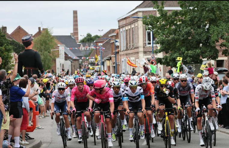 |Tour de Francia| 2025: |Van der Poel| brilla en la etapa más larga y se queda con el |liderato|
