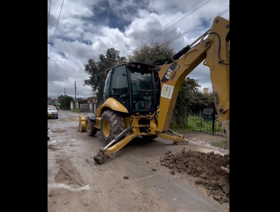 Continúan los trabajos de |mejoramiento vial| en el sector El Pencil en el municipio de |Tabio|+ Video