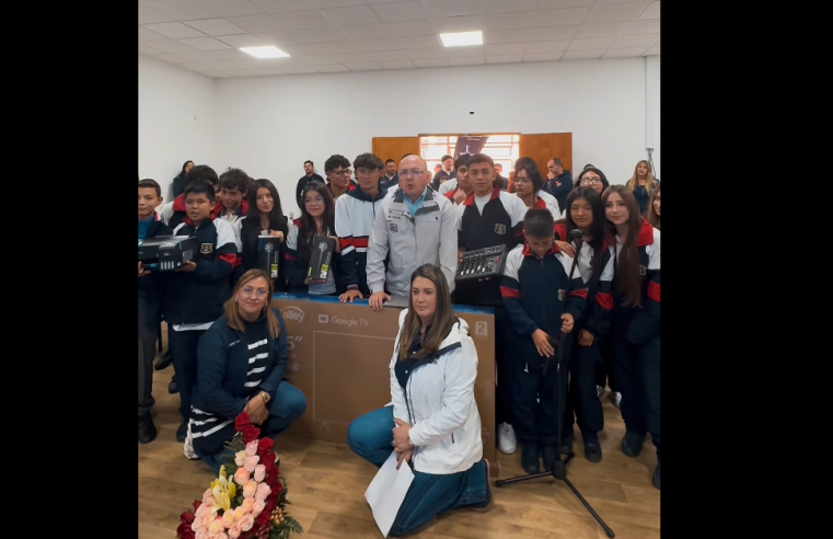 Casa de la Juventud de |Zipaquirá| recibe dotación audiovisual para fortalecer sus actividades + Video
