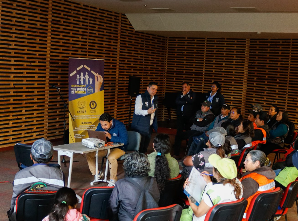 Capacitación en |vivienda digna| para recicladores en |Cajicá|