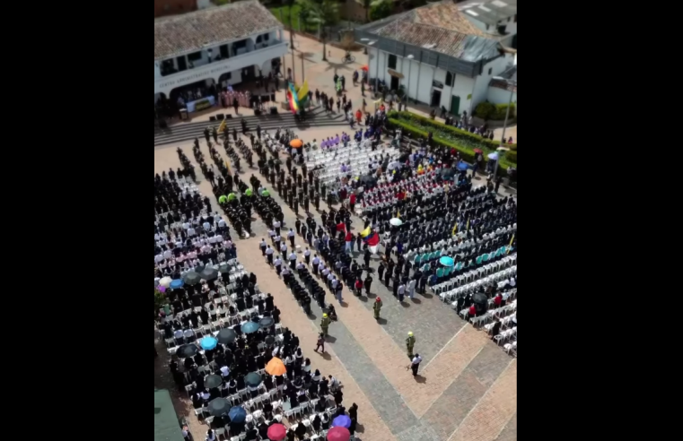 Municipio de |Tocancipá| conmemoró los 215 años del |Grito de Independencia| con desfile lleno de historia y orgullo patrio + Video
