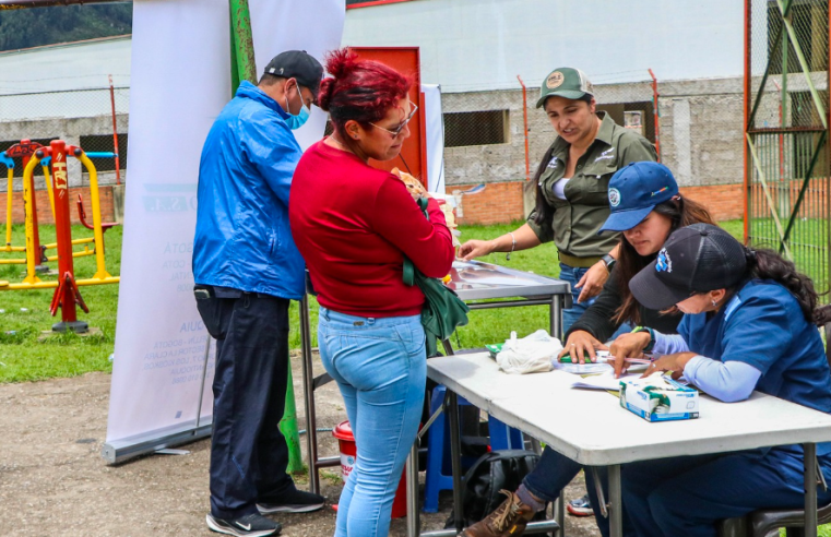 |Jornada de vacunación| antirrábica fortalece la |salud animal| en El Pencil y Río Frío