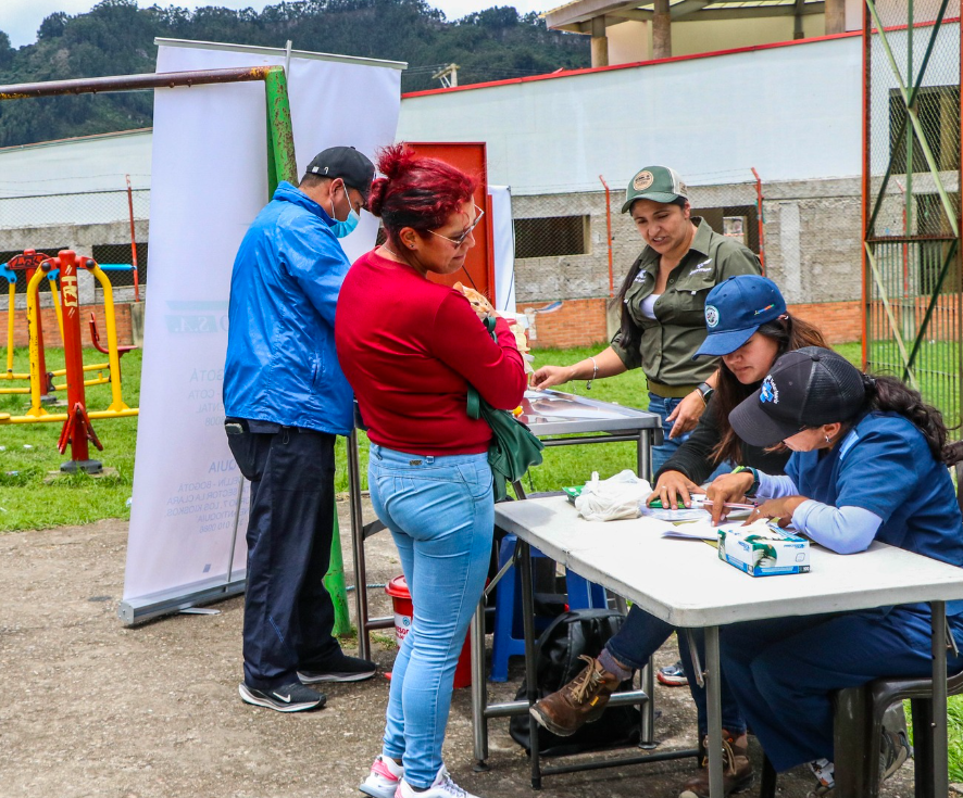 |Jornada de vacunación| antirrábica fortalece la |salud animal| en El Pencil y Río Frío