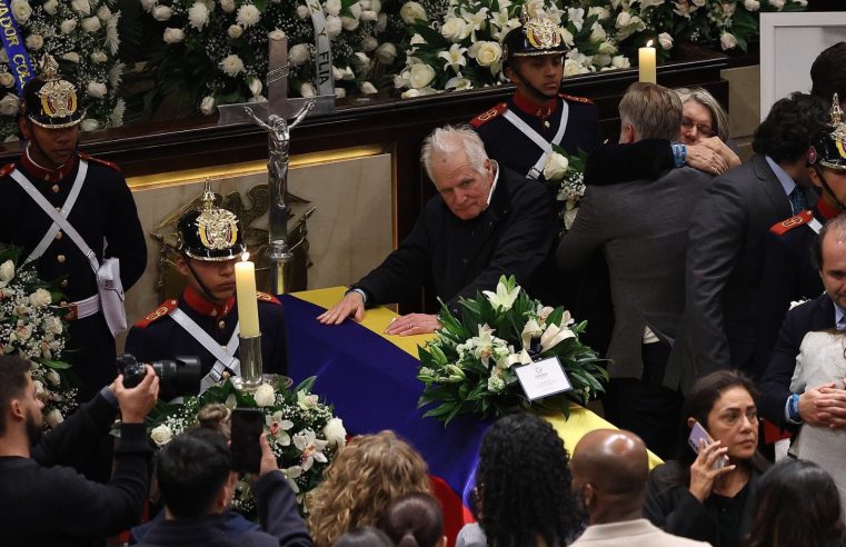 |Colombia| despide a |Miguel Uribe| y rechaza la |violencia| que enluta al país