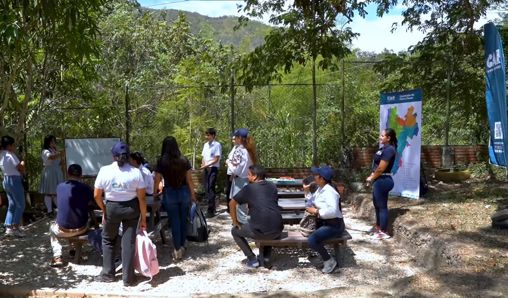 |Gualivá| impulsa sostenibilidad con entrega de huertas y |entornos educativos| verdes + Video