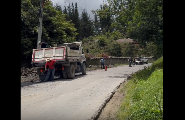 Avanzan trabajos de |reparcheo| en la vía |Tabio|–|Cajicá| + Video