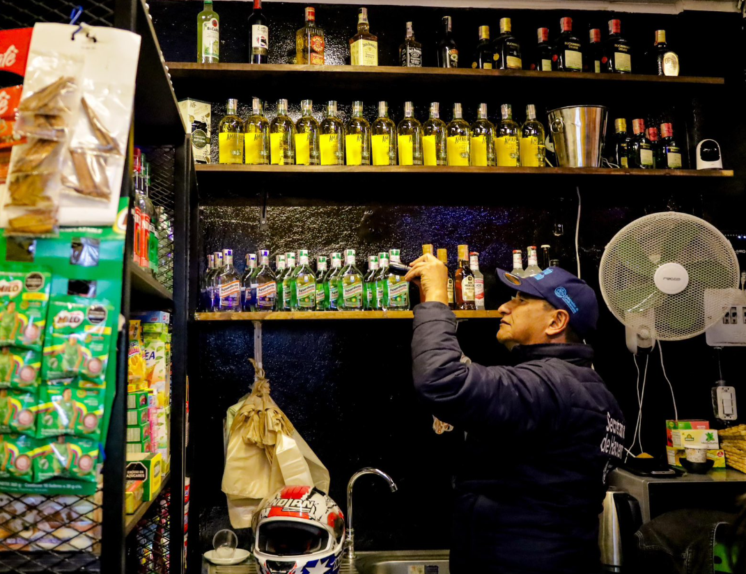 Operativos en el municipio de |Tenjo| refuerzan el |control a la comercialización| de |licor| y |cigarrillos|