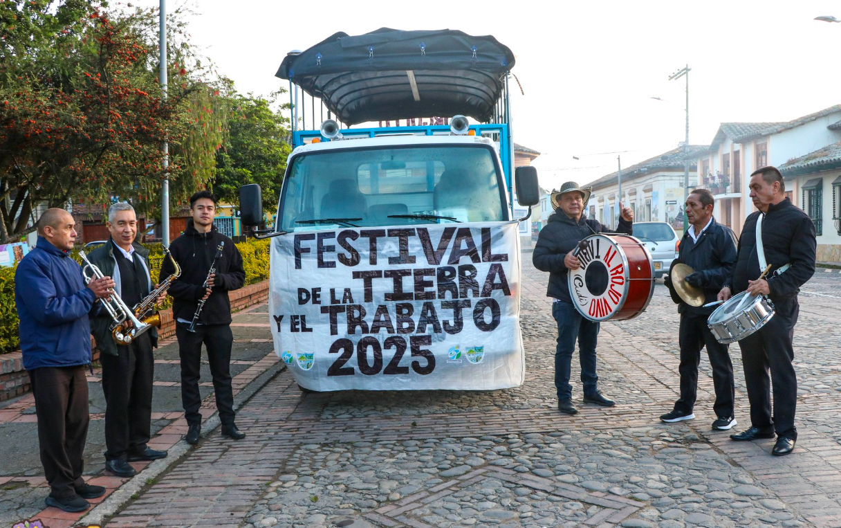 |Tabio| celebró su |tradición campesina| con alborada y |desfile cultural|