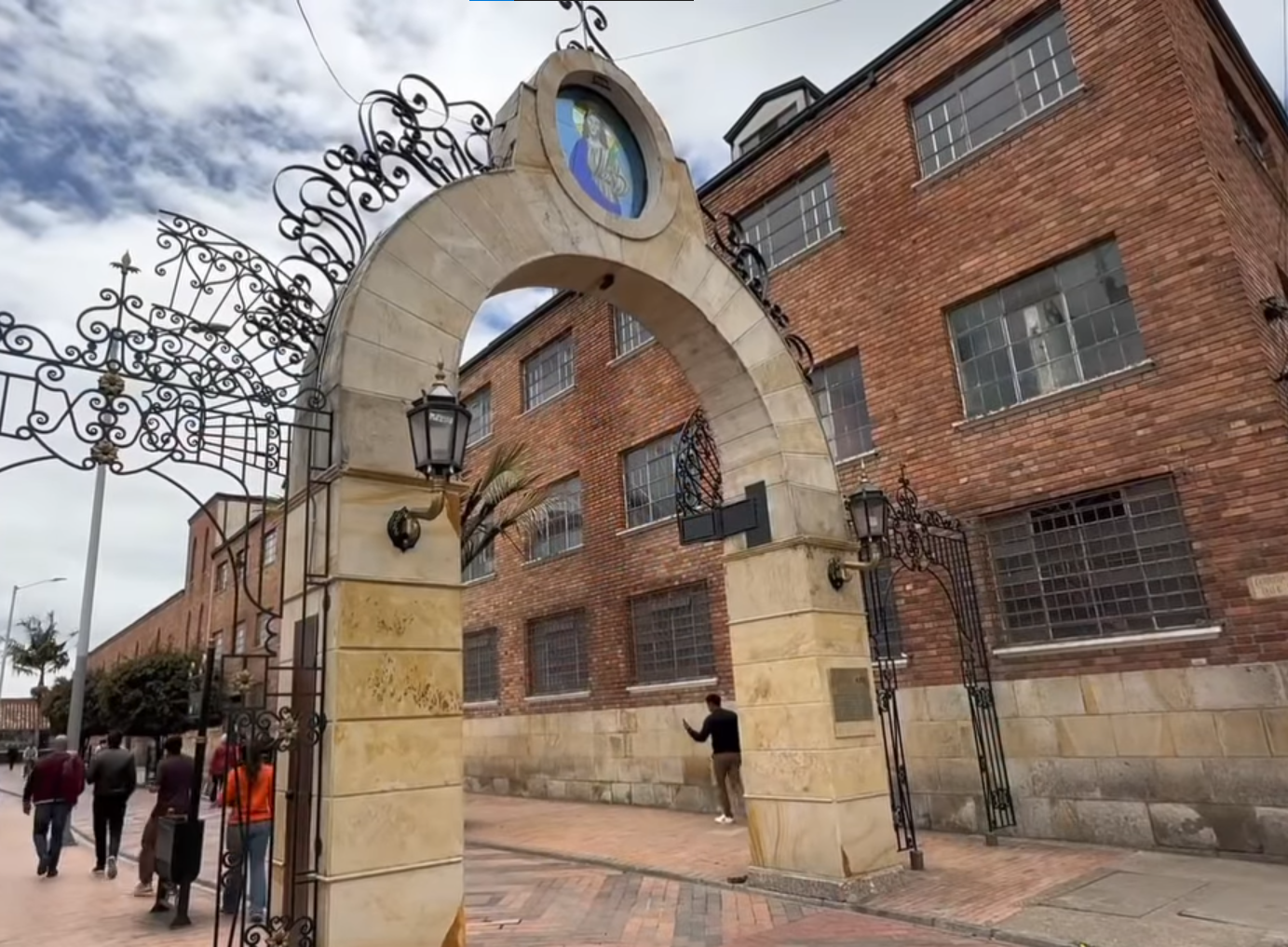 Ocho portales del Parque Principal de |Chía| preservan la |esencia cultural| y ancestral del municipio + Video